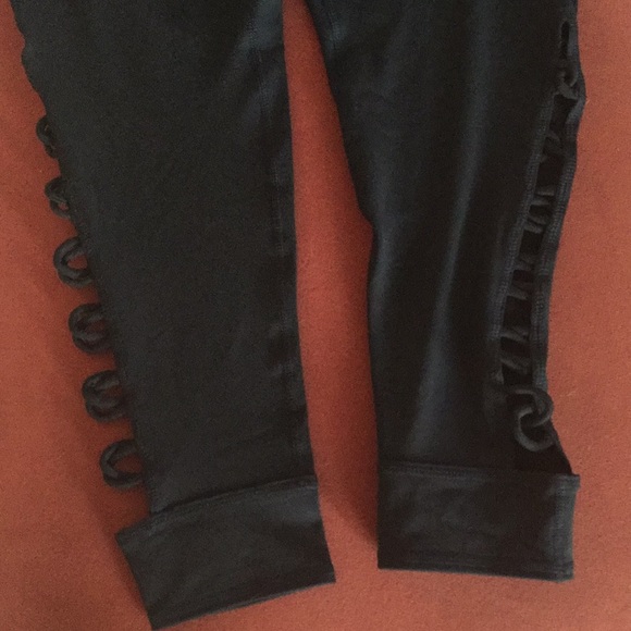 ✨Gaiam Om-Dri Capri  Pants NWT✨ - Picture 5 of 9